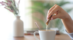 O efeito invisível dos adoçantes: cientistas descobrem que sucralose e estévia mudam a microbiota e afetam a saúde de gerações futuras