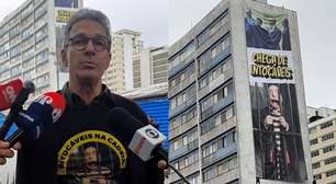 Painel com 'Chega de intocáveis' é exibido em prédio de São Paulo