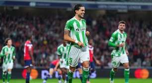 Gol de brasileiro e Mbappé expulso: Lille cai para o Betis na Champions