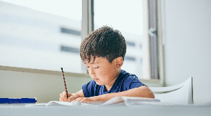 Seu filho está com dificuldade para aprender a ler e escrever? Veja quais sinais merecem atenção