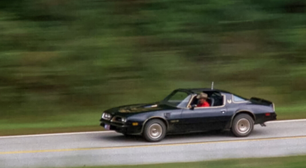 A cada ano, Burt Reynolds recebia um Pontiac Trans Am novo totalmente de graça, até que um novo CEO chegou