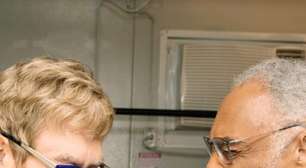 Vídeo: Elton John e Gilberto Gil se encontram nos bastidores do Rock in Rio: 'Você é uma lenda'