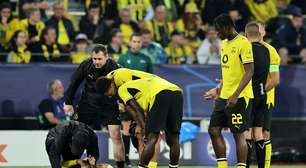Jogador do Borussia Dortmund é levado ao hospital após sofrer problemas circulatórios em partida da Champions