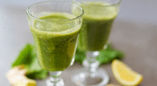 Couve, limão e gengibre: aprenda a preparar esse suco verde para incluir na dieta