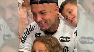 Cebolinha veste camisa do Santos antes mesmo de assinar contrato