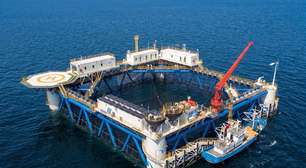 A China construiu uma plataforma solar flutuante de 100 kW no meio do mar usando um material surpreendente: bambu