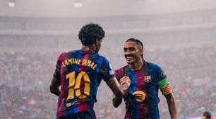 Com gols de Raphinha e Gabriel Jesus, Barcelona goleia Feyenoord na Champions