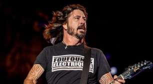 Foo Fighters abre show do AC/DC e realiza 'sonho de infância' de Dave Grohl