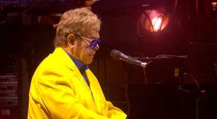 Elton John deixa o Rio de cadeira de rodas após show e chama atenção dos fãs