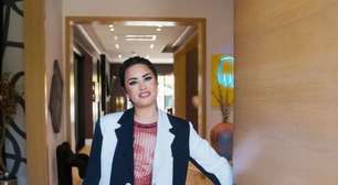 A mansão de R$ 40 milhões com 790 m² de Demi Lovato: no estilo fazenda moderna, imóvel de luxo tem closet com palmeiras em papel de parede, estúdio, sofá arco-íris e luminária-nuvem; 15 fotos!