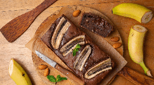 Bolo de liquidificador proteico: 3 receitas fáceis para o lanche da tarde