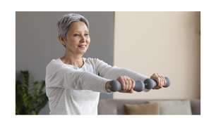 Personal trainers são unânimes: 'Para ganhar massa muscular nos braços aos 60 anos, não se trata de fazer 100 exercícios em um único dia; é preciso ser constante'
