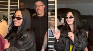 Demi Lovato desembarca no Brasil e encanta fãs no Aeroporto do Galeão
