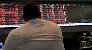 Ibovespa recua com exterior desfavorável