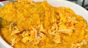 Cuscuz mole recheado com frango muito bem temperado e molhadinho, que será um sucesso em sua casa
