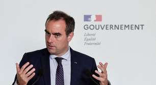 Governo francês avalia cortar salários de ministros para ajudar a equilibrar orçamento