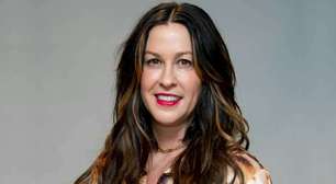 Alanis Morissette revela ter enfrentado depressão pós-parto em todas as suas três gestações