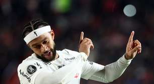 Estudiantes pede punição a Memphis Depay por gesto obsceno na Libertadores