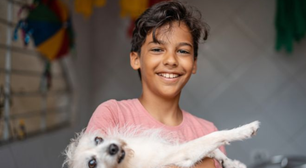 Pessoas que cresceram com animais de estimação costumam apresentar esses 5 comportamentos