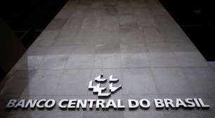 BC vende US$1 bilhão à vista e US$1 bilhão em swap cambial reverso