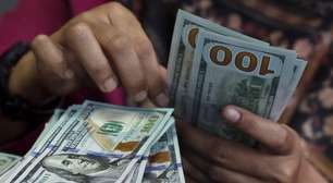 Dólar fecha em baixa, na contramão do exterior, após nova pesquisa eleitoral