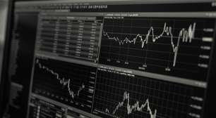 Câmbio: Dólar sobe com cautela sobre cenário político e juros