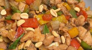 Frango xadrez rápido, prático e super colorido feito com legumes e molho especial, uma delícia