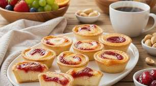 Queijo com goiabada em uma tortinha fácil e sem açúcar perfeita para seu café da tarde