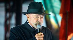 Lula faz forte aceno ao eleitorado feminino em comício realizado em Curitiba