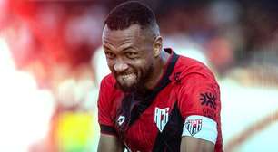 Gustavo Coutinho faz hat-trick, Atlético-GO goleia Criciúma e entra no G6
