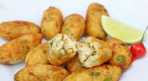 Bolinho de bacalhau fácil e rápido bem crocante por fora e macio por dentro, um petisco delicioso