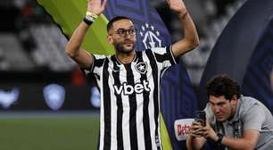 Ziyech é apresentado à torcida do Botafogo antes de partida no Nilton Santos