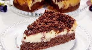 Torta de chocolate com creme e morangos, uma verdadeira perdição de gostosura bem cremosa