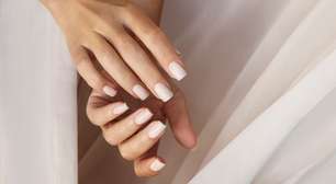 Milk nails: veja como fazer as unhas mais delicadas do momento