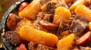 Vaca atolada mineira com costela bem macia e mandioca desmanchando, para um almoço divino
