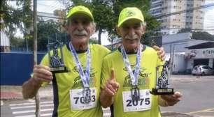 Aos 74 anos, gêmeos mantêm tradição de correr juntos na Dez Milhas Garoto