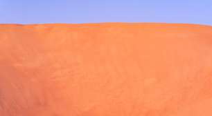 Esta duna gigante de areia tem a altura de um prédio de 76 andares e impressiona o mundo: entenda como a 'montanha' de 229 metros se formou no meio do deserto