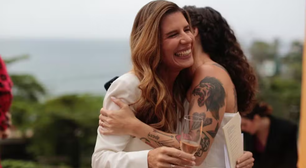 Atriz de 'Quem Ama Cuida' se casa com produtora no Rio: 'Minha família'