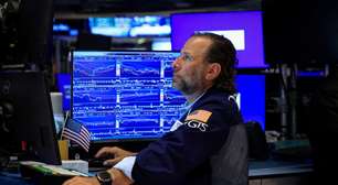Wall Street fecha em baixa; apelos por desaceleração da IA castigam fabricantes de chips