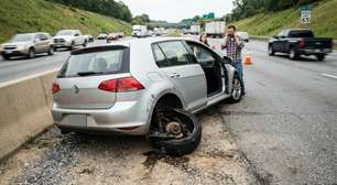 Oficina devolve o carro após um serviço simples, mecânico esquece de apertar corretamente uma peça da roda e motorista sofre acidente poucos quilômetros depois; um parafuso mal colocado pode transformar um reparo barato em indenização elevada por danos materiais e morais