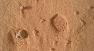 Um robô da NASA enviou uma imagem misteriosa de Marte, que os pesquisadores estão tendo muita, muita dificuldade em explicar