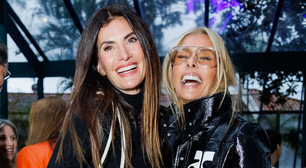 Isabella Fiorentino de calça aladim e Adriane Galisteu de meia-calça estampa em festa de aniversário