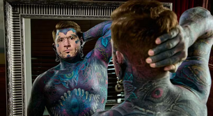 Homem mais tatuado do mundo tem 40 camadas de tinta no corpo, de acordo com o Guiness