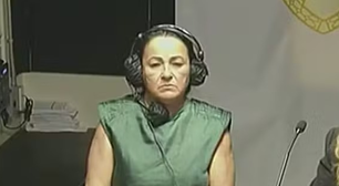 Mulher é presa por jogar fezes em vizinha e acusá-la de traição
