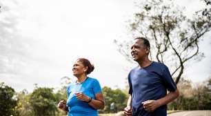 Caminhar é ótimo após os 60 anos, mas esse exercício trabalha o corpo inteiro: ele protege o coração, fortalece músculos, melhora o humor e ainda preserva a função cognitiva
