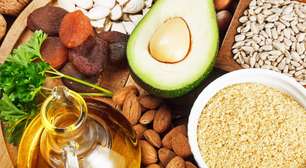 Conheça a vitamina famosa por "frear o envelhecimento" e saiba o que a ciência realmente diz