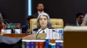 Após 5h em silêncio, Carmen Lúcia diz que está envergonhada com a crise no STF