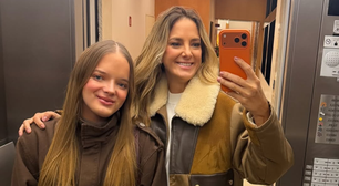 Rafa Justus e Ticiane Pinheiro vestem looks semelhantes com jaqueta marrom e calça jeans para ir ao cinema