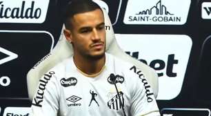 Coutinho é detonado em cartazes e declarações de torcedores em São Januário