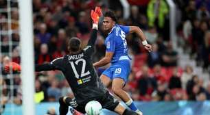 Brighton vira sobre o Manchester United e avança na Copa da Liga